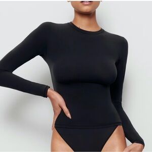 NWT SKIMS FITS EVERYBODY LONG SLEEVE T-SHIRT